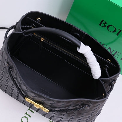 Bolsa Satchel Couro Entrelançado Preto Médio