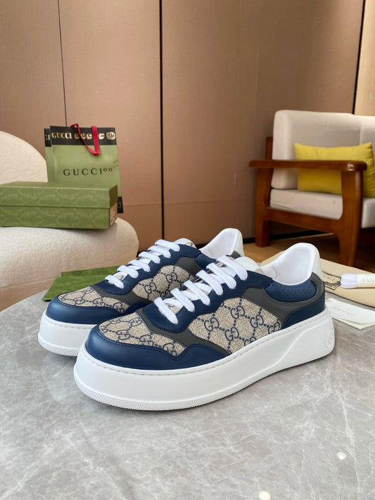 Tênis Couro Padrão Entrelaçado Azul e Branco