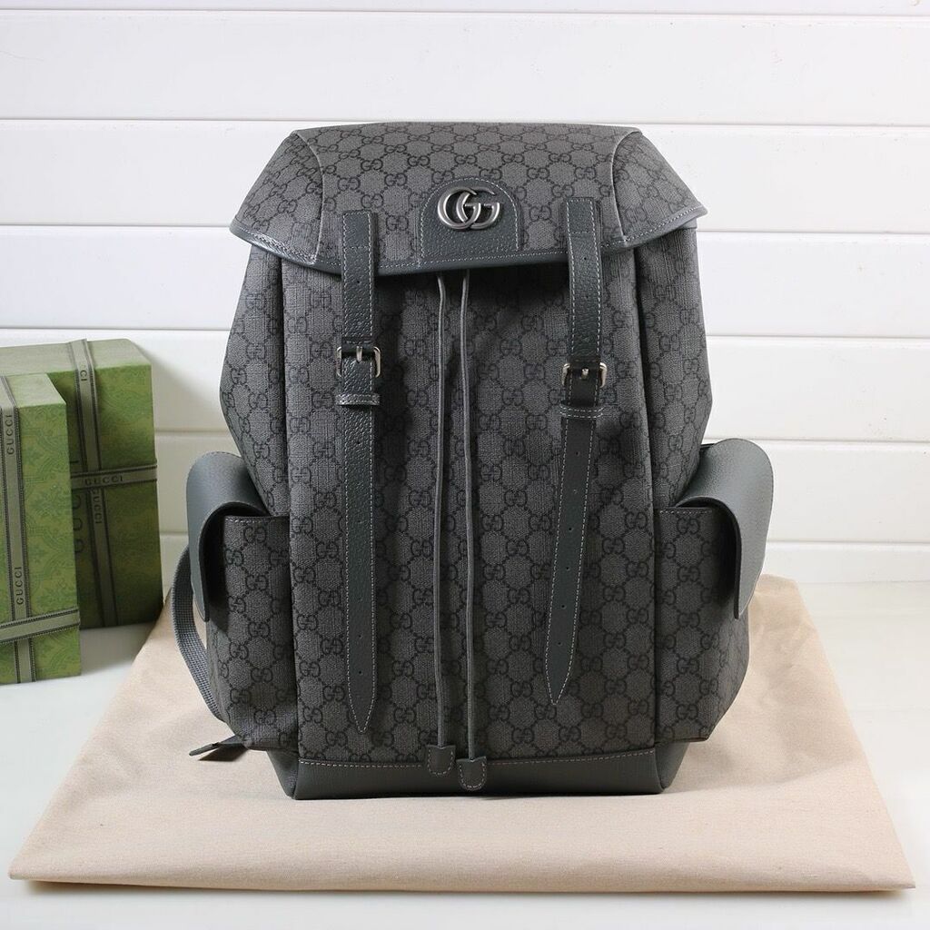 Mochila Couro Letras Entrelaçadas