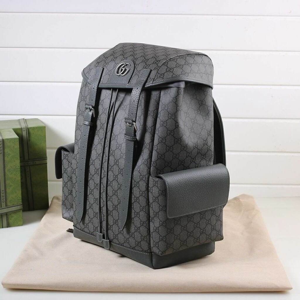 Mochila Couro Letras Entrelaçadas