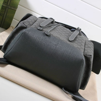 Mochila Couro Letras Entrelaçadas