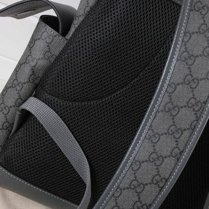 Mochila Couro Letras Entrelaçadas
