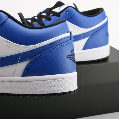 Tênis Cano Baixo Couro Azul Royal com Detalhes Preto e Branco