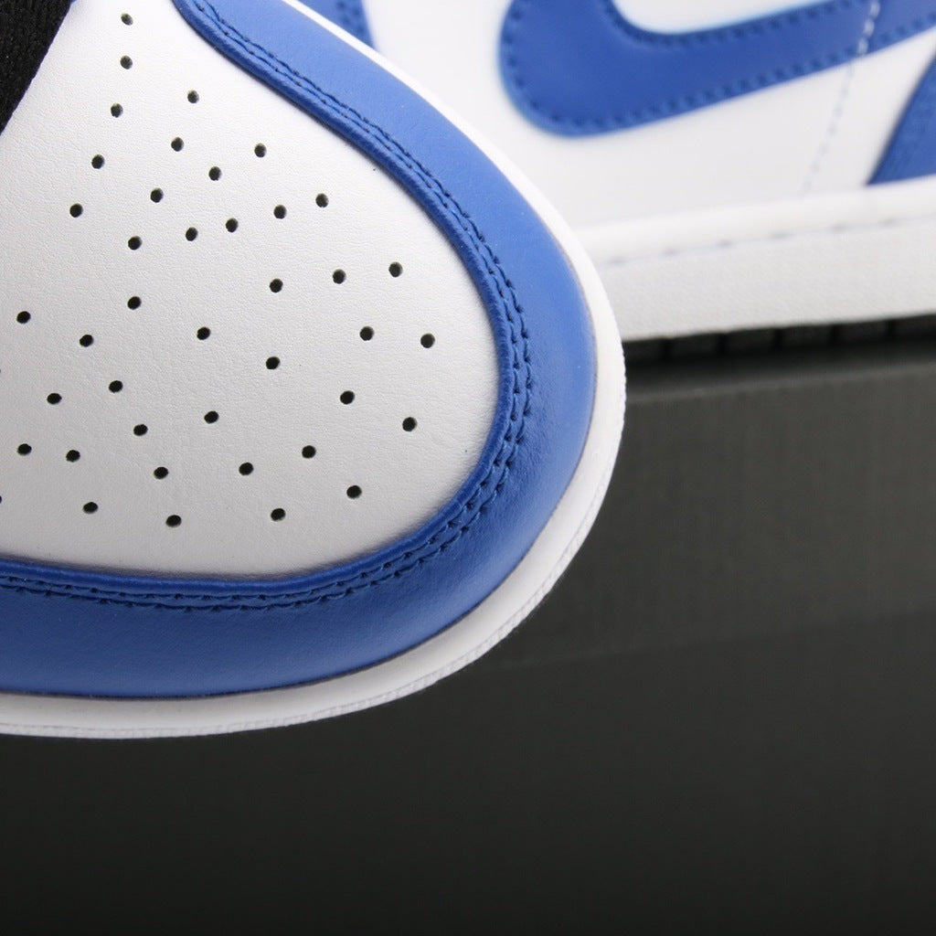Tênis Cano Baixo Couro Azul Royal com Detalhes Preto e Branco