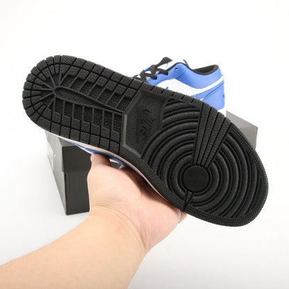 Tênis Cano Baixo Couro Azul Royal com Detalhes Preto e Branco
