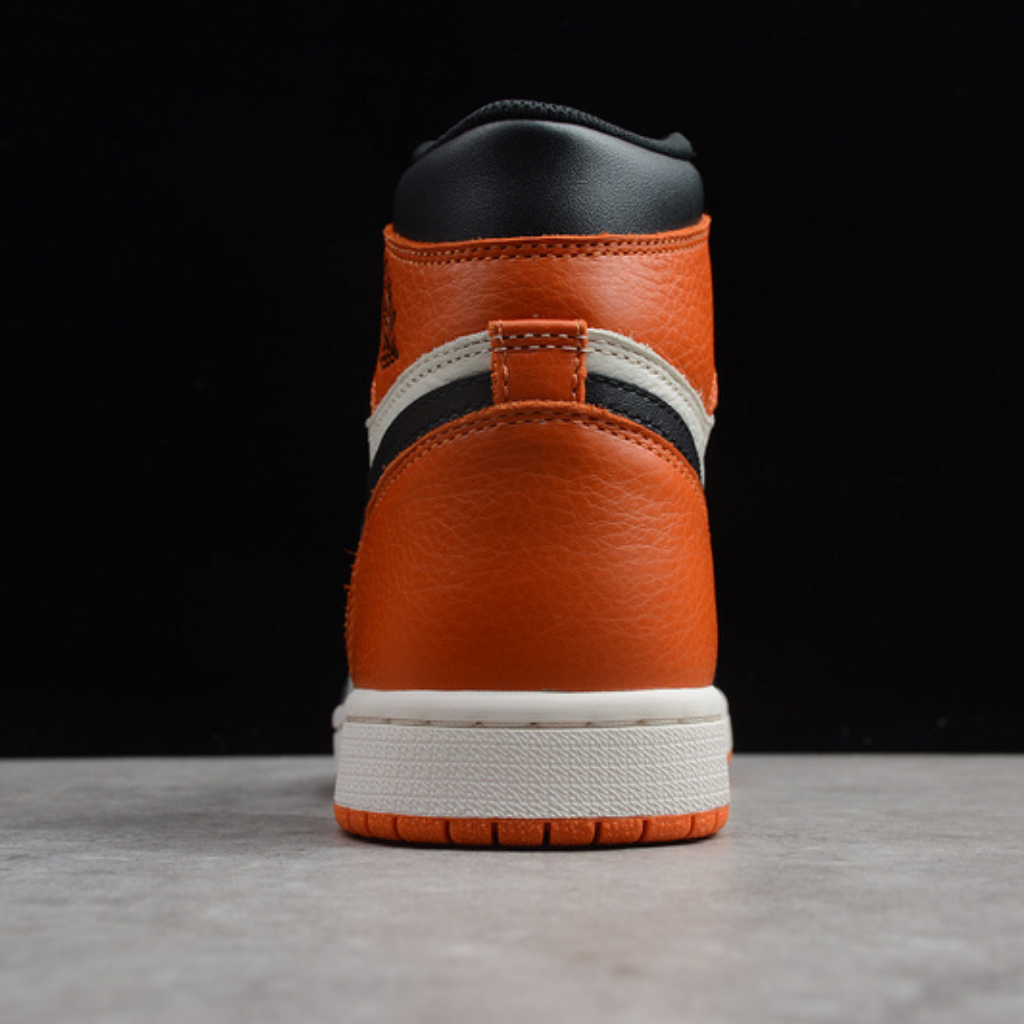 Tênis Cano Alto Basquete Couro Laranja Preto e Branco