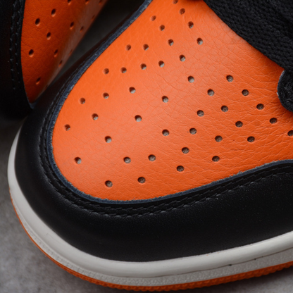 Tênis Cano Alto Basquete Couro Laranja Preto e Branco
