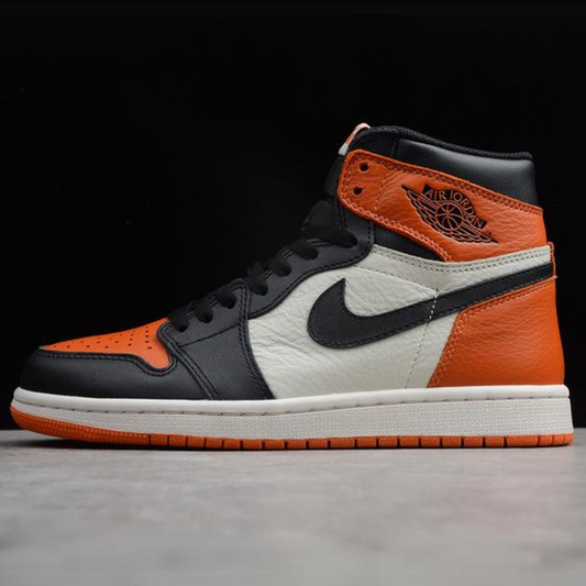 Tênis Cano Alto Basquete Couro Laranja Preto e Branco