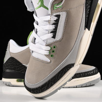 Tênis Cano Alto Basquete Couro Branco Detalhe Verde Neon