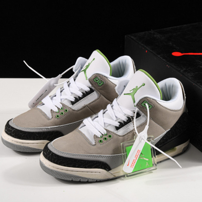 Tênis Cano Alto Basquete Couro Branco Detalhe Verde Neon