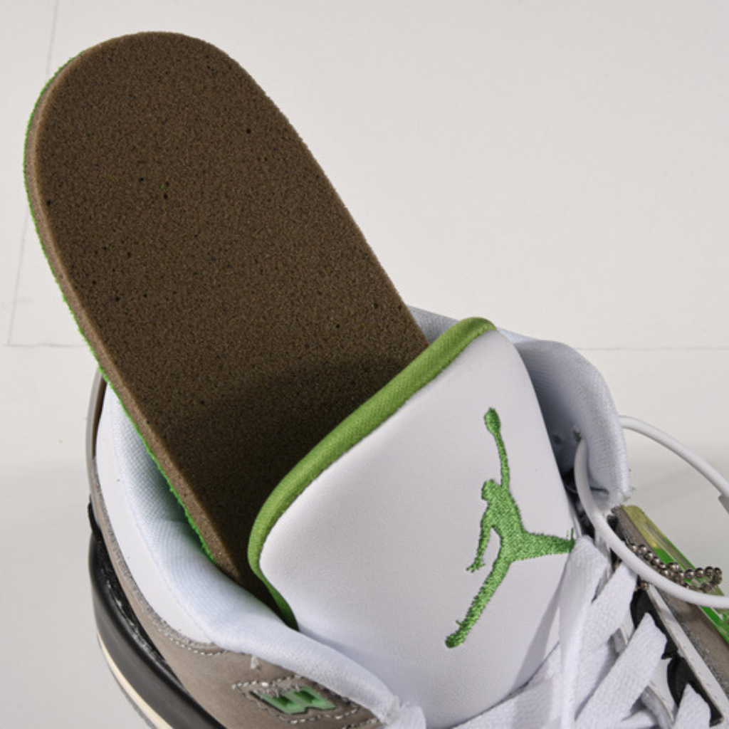 Tênis Cano Alto Basquete Couro Branco Detalhe Verde Neon