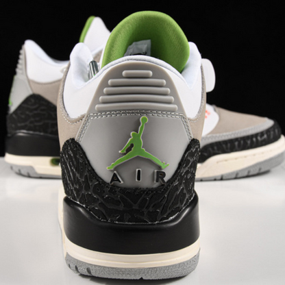 Tênis Cano Alto Basquete Couro Branco Detalhe Verde Neon