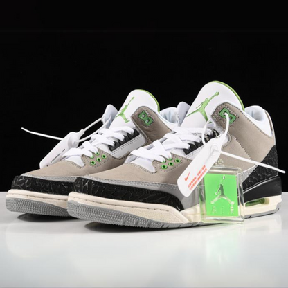 Tênis Cano Alto Basquete Couro Branco Detalhe Verde Neon