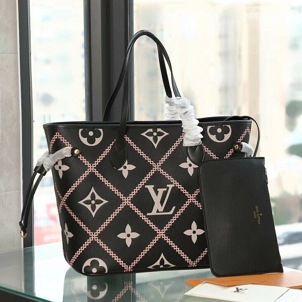 Bolsa Tote Couro Padrão Monograma Geométrico Preto 38cm