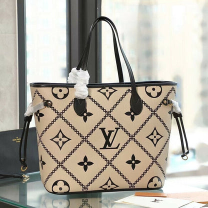 Bolsa Tote Couro Padrão Monograma Geométrico Creme e Preto MM