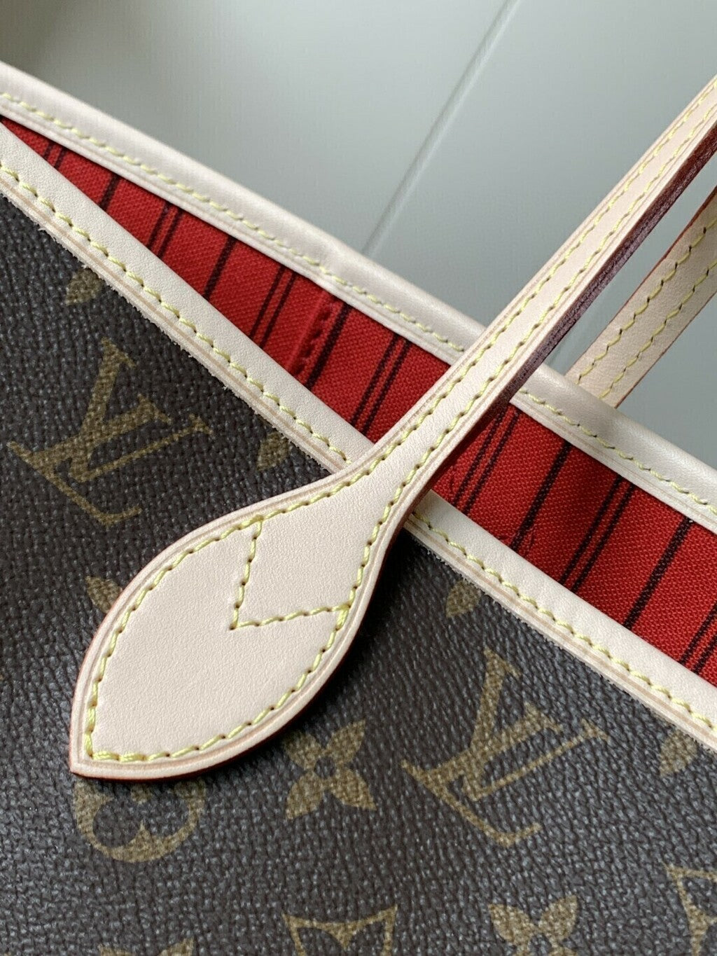 Bolsa Tote Couro Reversível Bege e Vermelho Médio