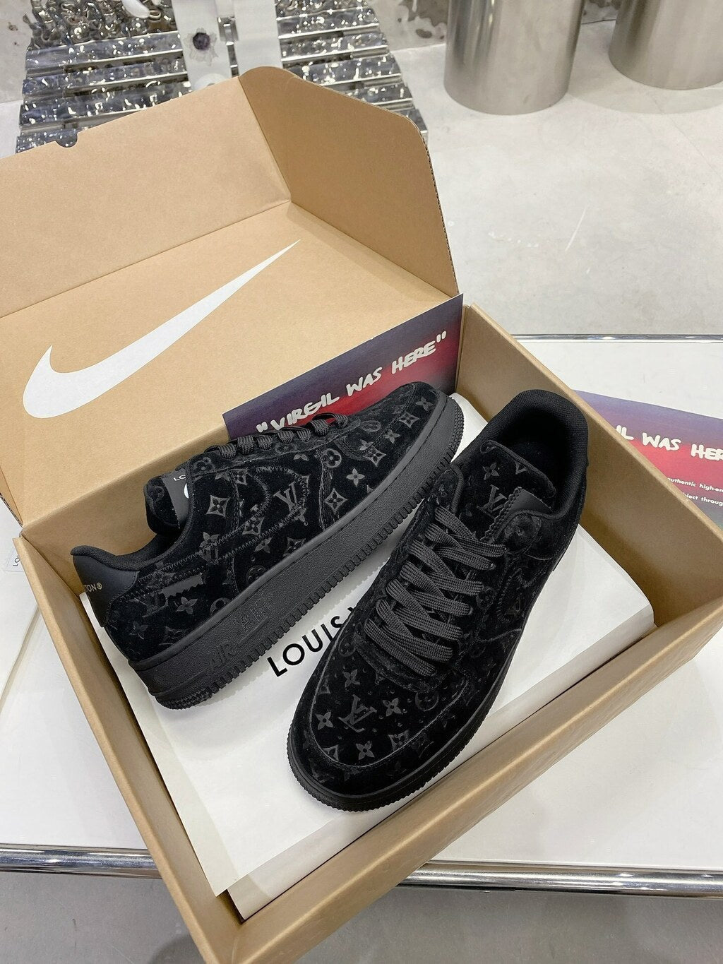 Tênis Couro Preto Cano Baixo Listra Lateral