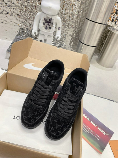 Tênis Couro Preto Cano Baixo Listra Lateral