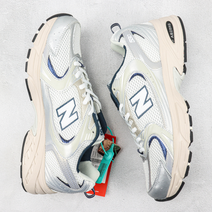 Tênis Runner Malha Branco Prata e Azul Marinho