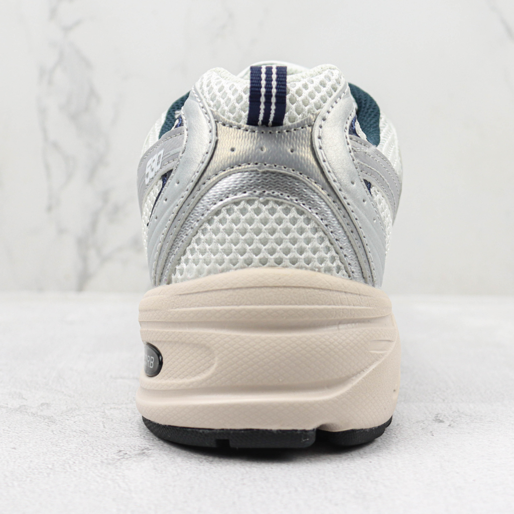 Tênis Runner Malha Branco Prata e Azul Marinho