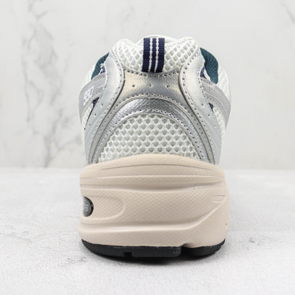 Tênis Runner Malha Branco Prata e Azul Marinho