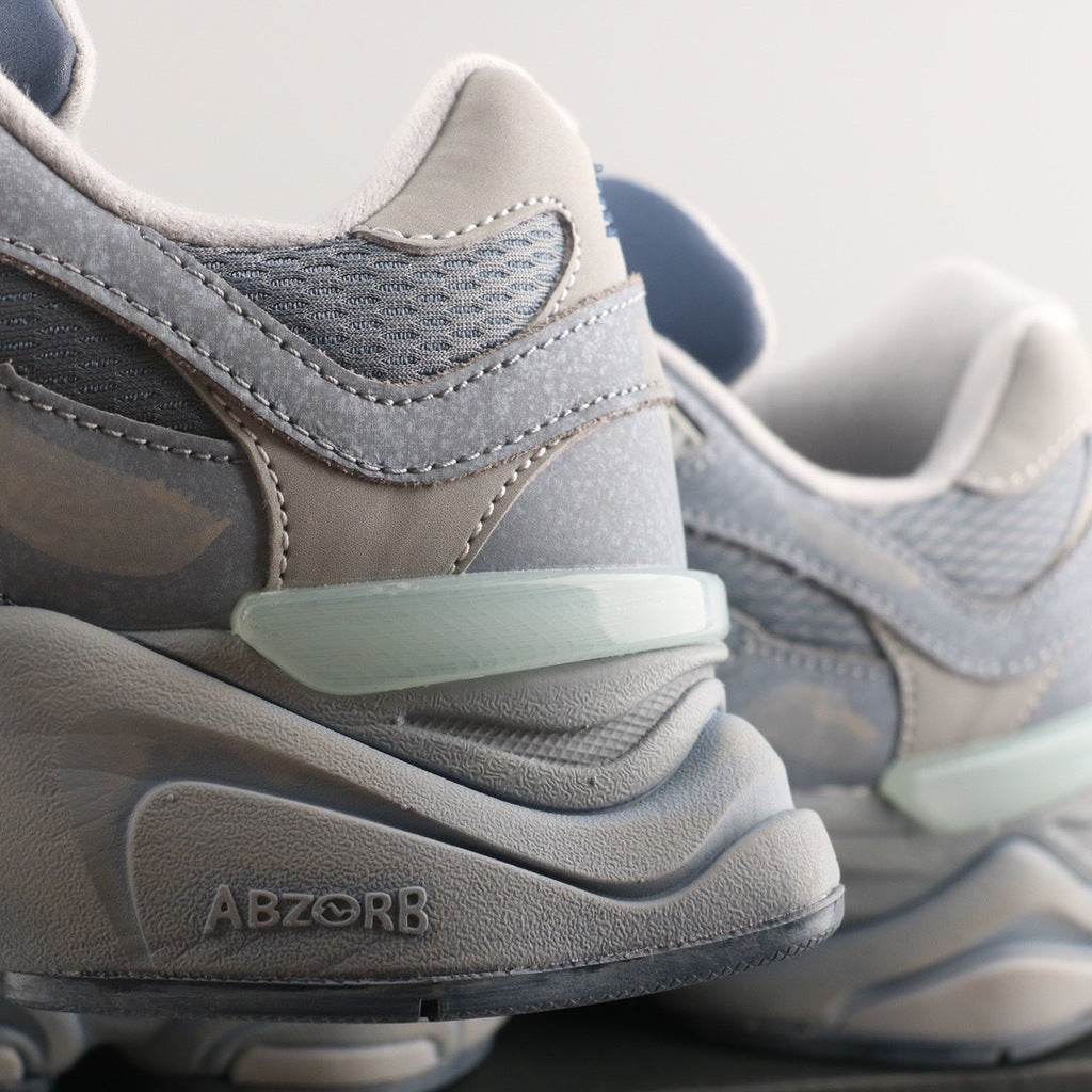 Tênis Runner Malha Cinza Claro Detalhes Contrastantes
