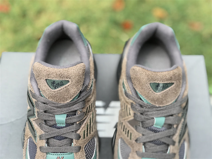 Tênis Runner Malha Bege e Verde Detalhe Colorido