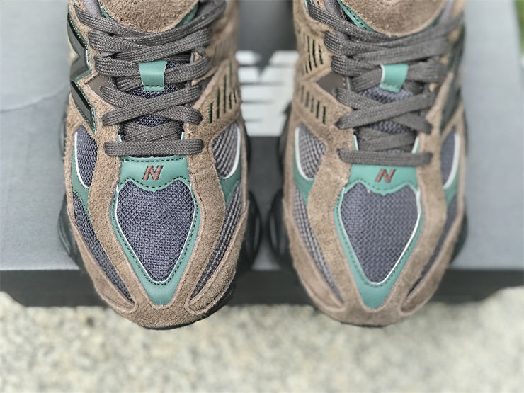 Tênis Runner Malha Bege e Verde Detalhe Colorido