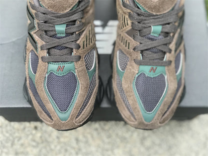 Tênis Runner Malha Bege e Verde Detalhe Colorido