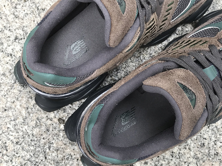 Tênis Runner Malha Bege e Verde Detalhe Colorido