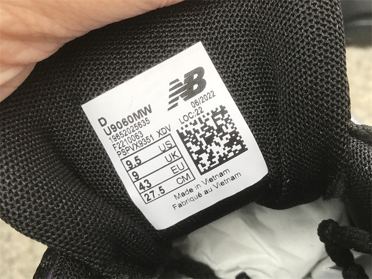 Tênis Runner Mesh Preto com Detalhe Cinza