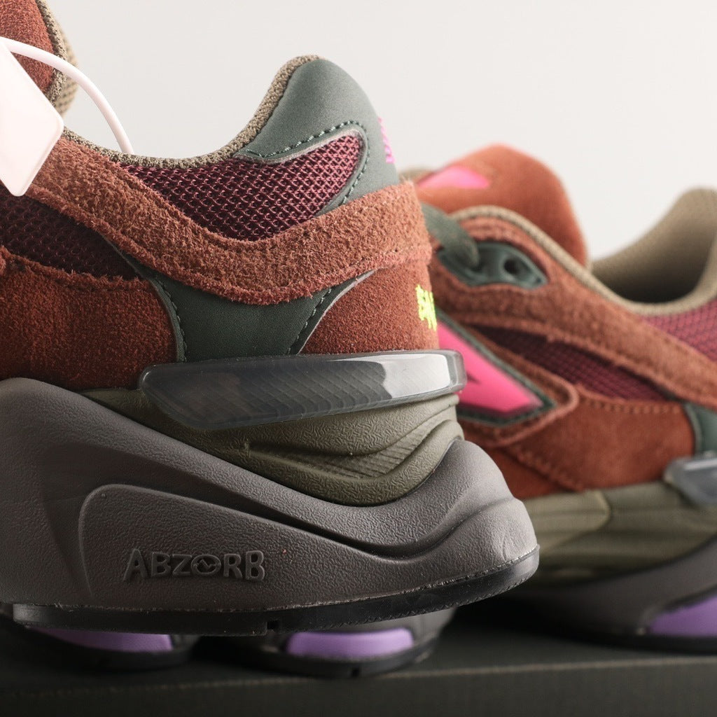 Tênis Runner Malha Borgonha com Detalhe Rosa