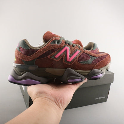 Tênis Runner Malha Borgonha com Detalhe Rosa