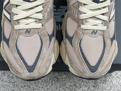Tênis Runner Malha Bege Cinza Detalhe Contrastante