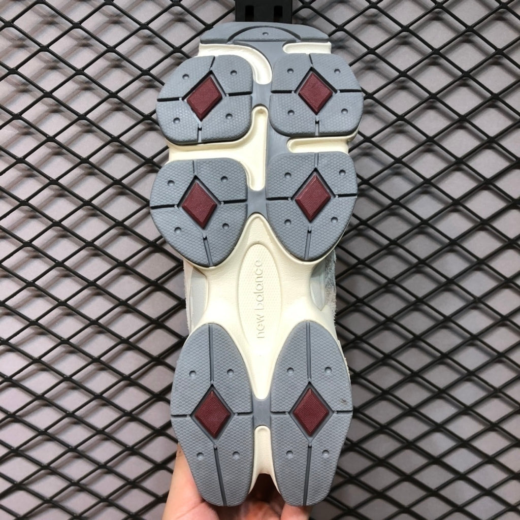 Tênis Runner Cinza Chumbo Detalhe Festivo
