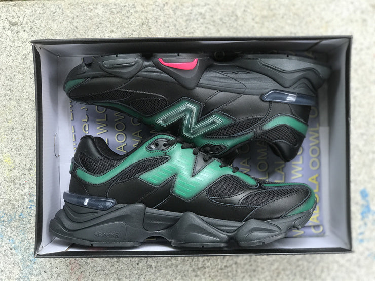 Tênis Runner Malha Preto Detalhe Teal e Rosa