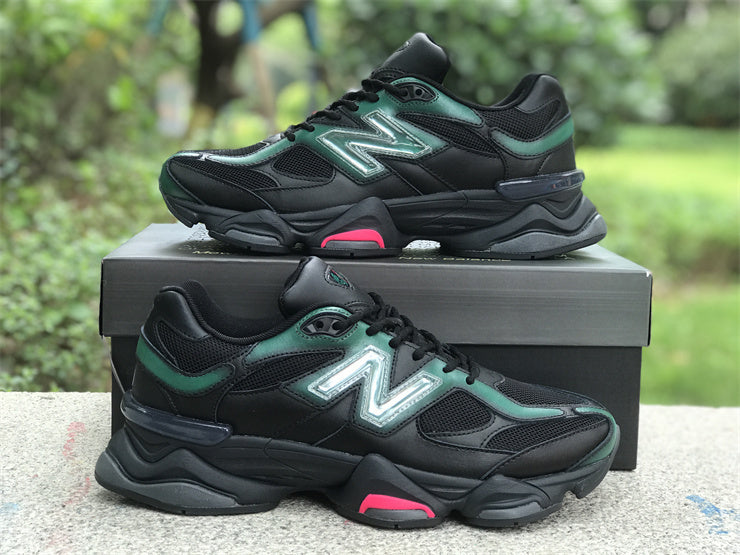Tênis Runner Malha Preto Detalhe Teal e Rosa