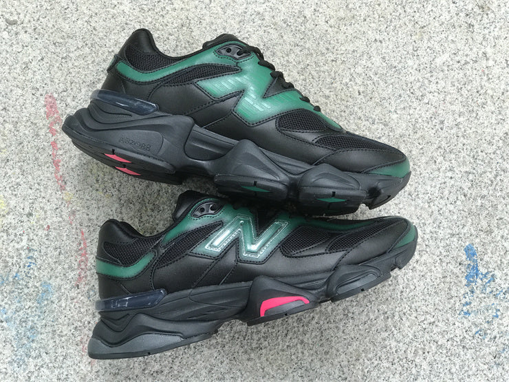 Tênis Runner Malha Preto Detalhe Teal e Rosa