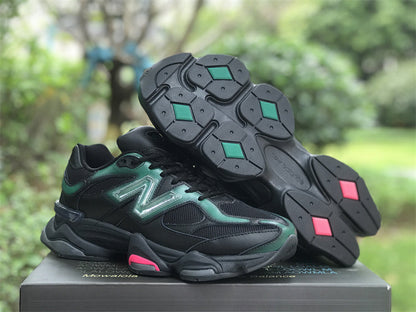 Tênis Runner Malha Preto Detalhe Teal e Rosa