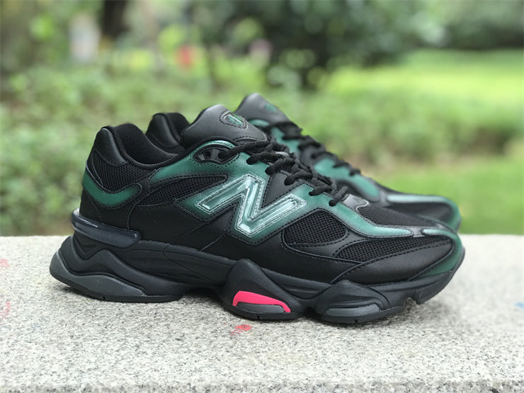 Tênis Runner Malha Preto Detalhe Teal e Rosa