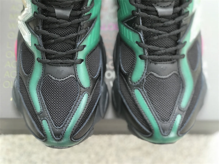 Tênis Runner Malha Preto Detalhe Teal e Rosa