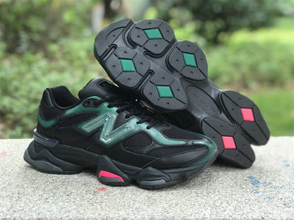 Tênis Runner Malha Preto Detalhe Teal e Rosa