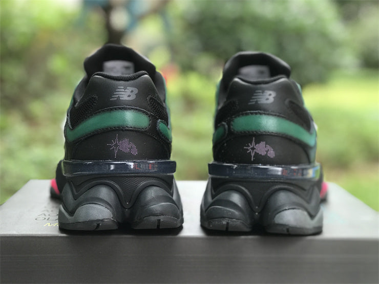 Tênis Runner Malha Preto Detalhe Teal e Rosa