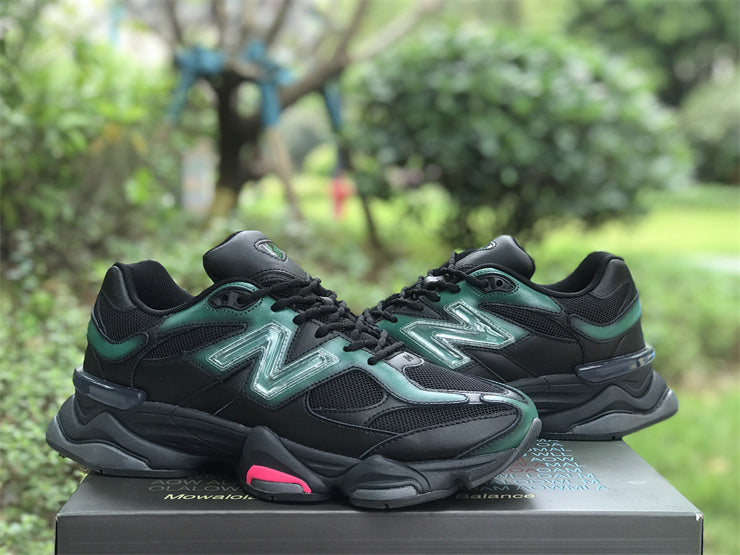 Tênis Runner Malha Preto Detalhe Teal e Rosa