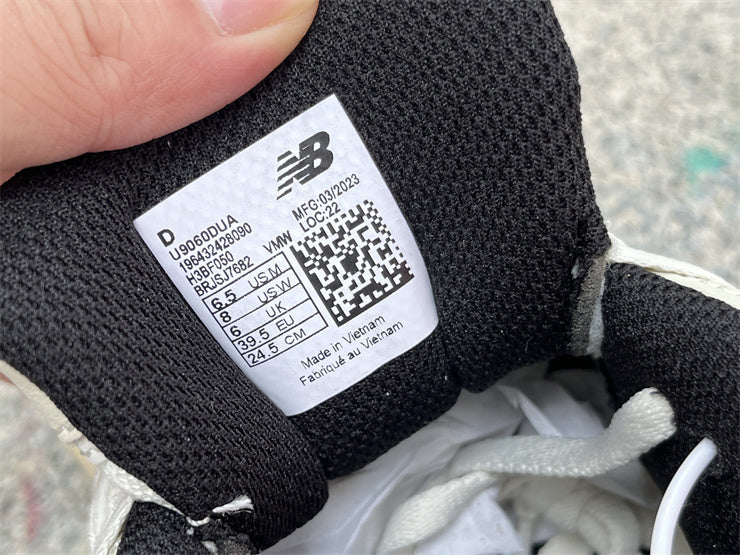 Tênis Runner Malha Bege Cinza Detalhes Metalizados