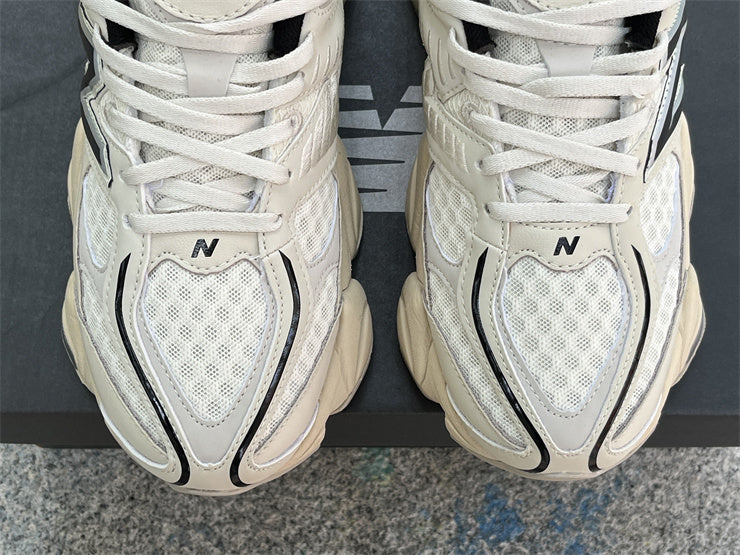 Tênis Runner Malha Bege Cinza Detalhes Metalizados