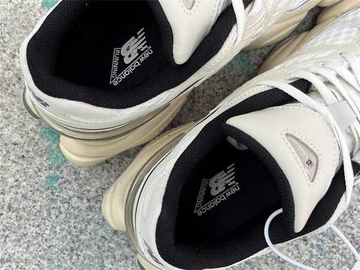 Tênis Runner Malha Bege Cinza Detalhes Metalizados