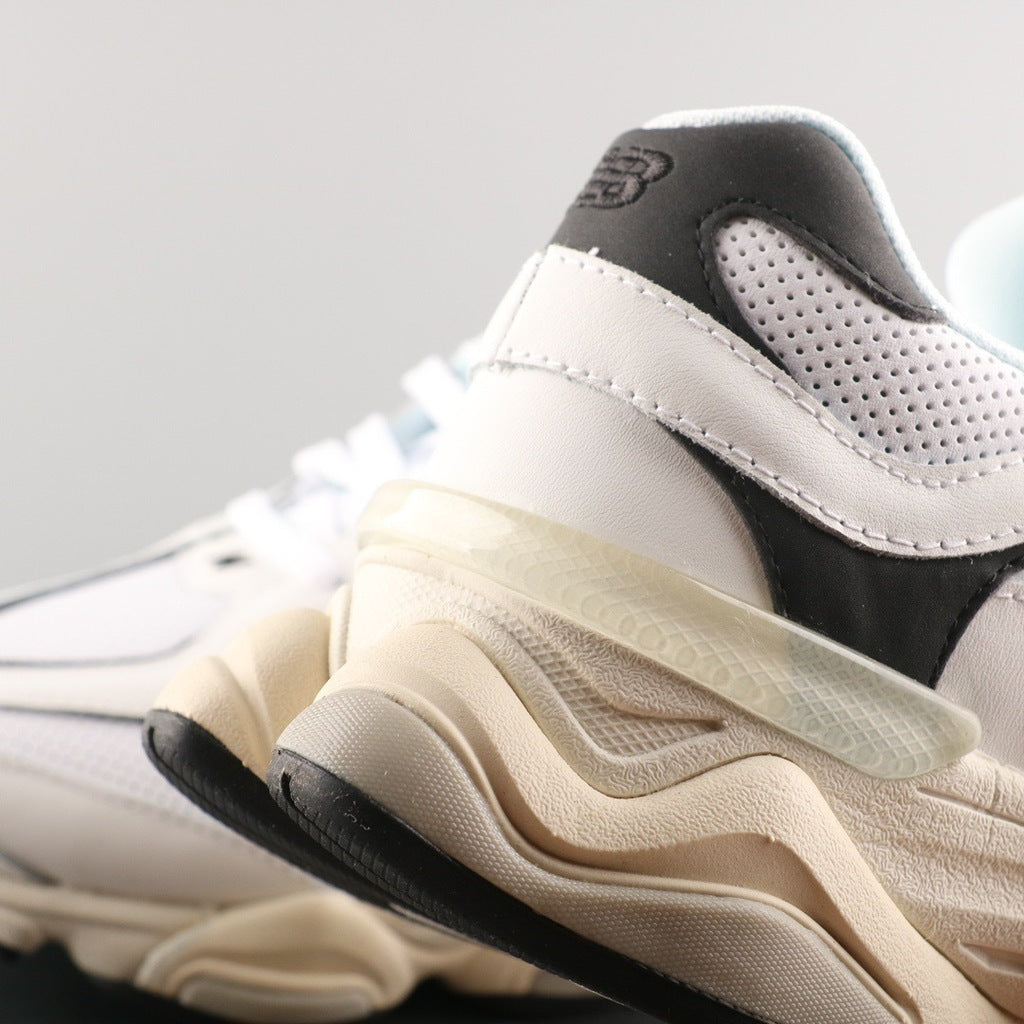 Tênis Runner Mesh Branco com Detalhe Preto