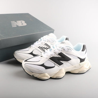 Tênis Runner Mesh Branco com Detalhe Preto