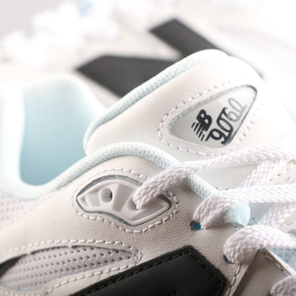 Tênis Runner Mesh Branco com Detalhe Preto